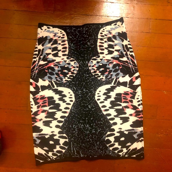 2/$50 BCBGMaxazria print body con skirt - Picture 1 of 7